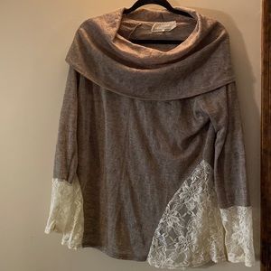 Romantic lightweight cowl with antiquey lace trim